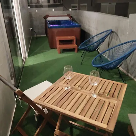 Апартаменты Beach, Penthouse And Jacuzzi *